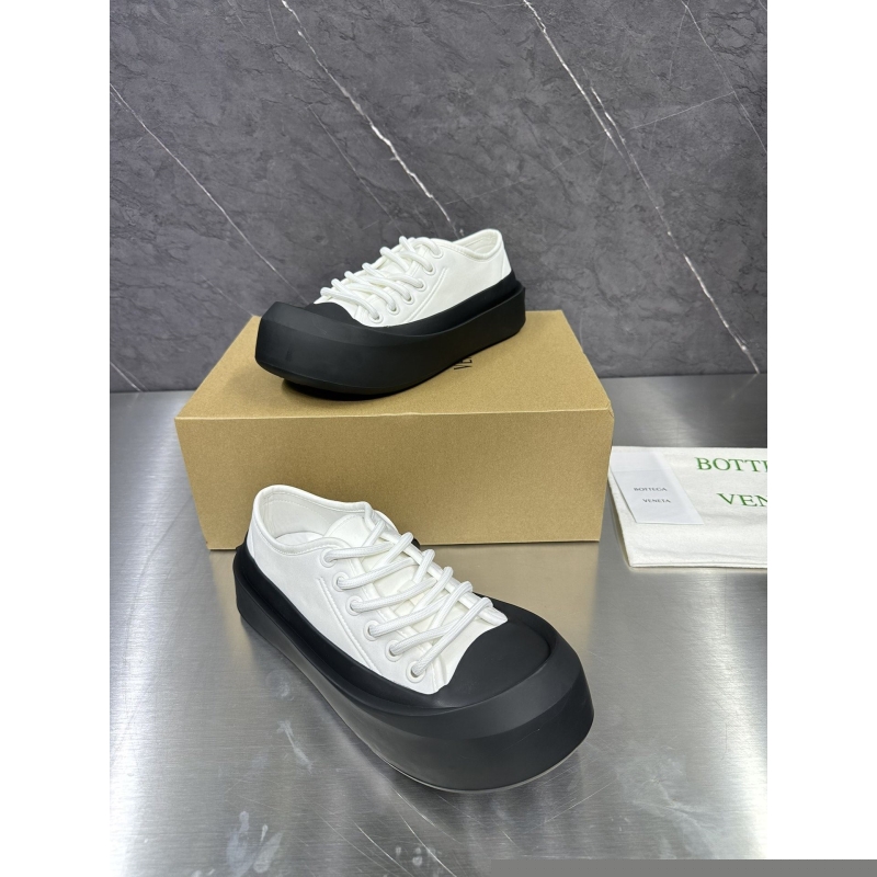 G*u*i sneakers